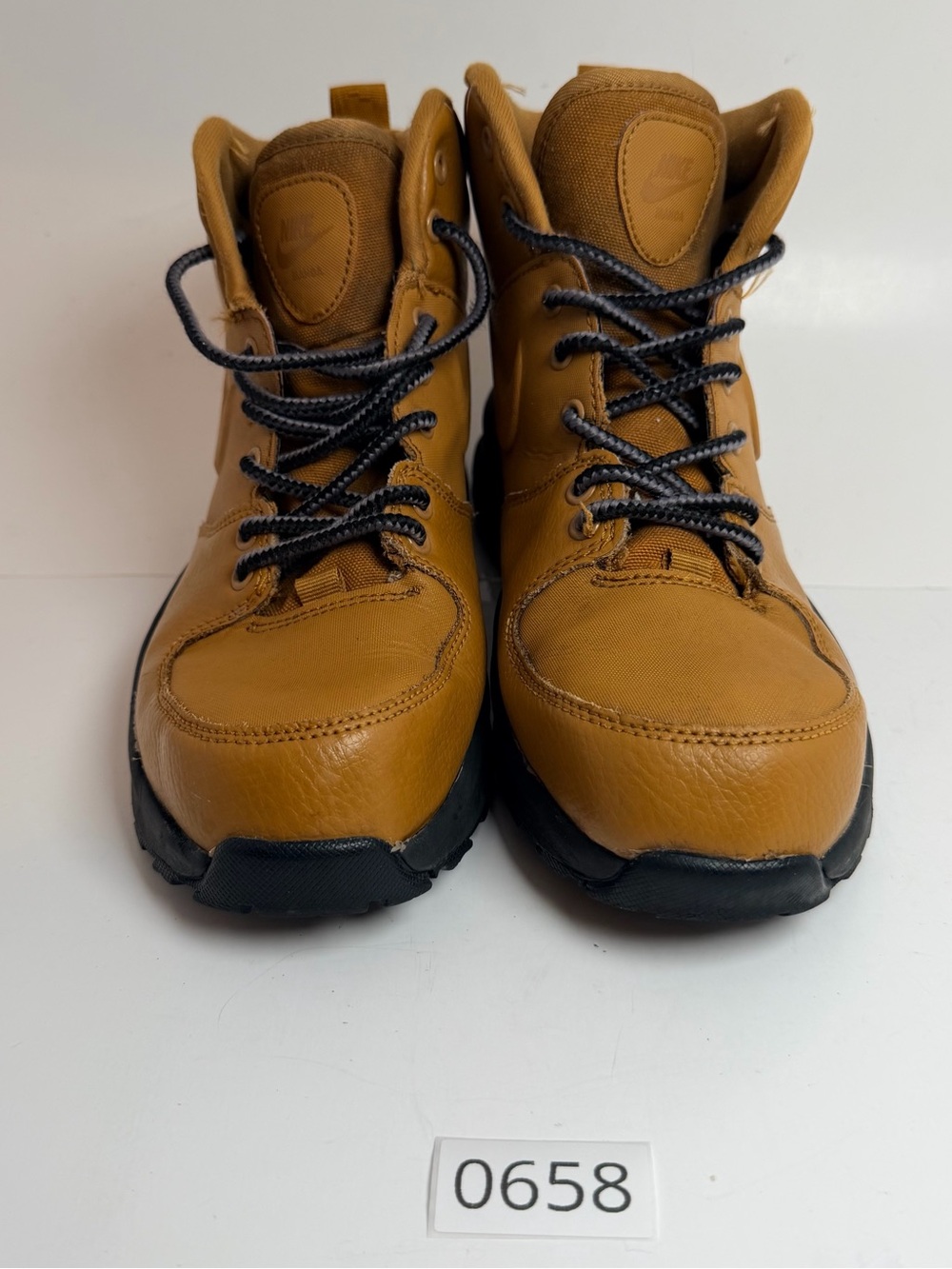 Nike Kids Wheat/Tan High-Top Hiking Boots - Picture 2 of 10